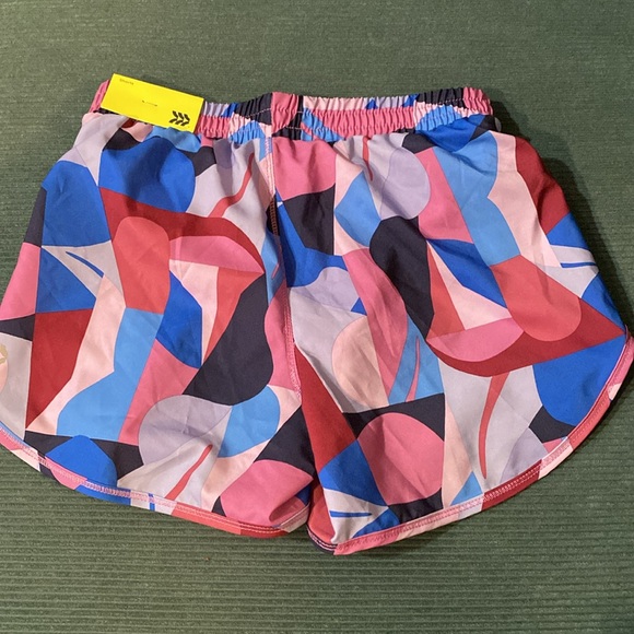Girl’s all in motion shorts. NWT size Medium - Picture 3 of 5